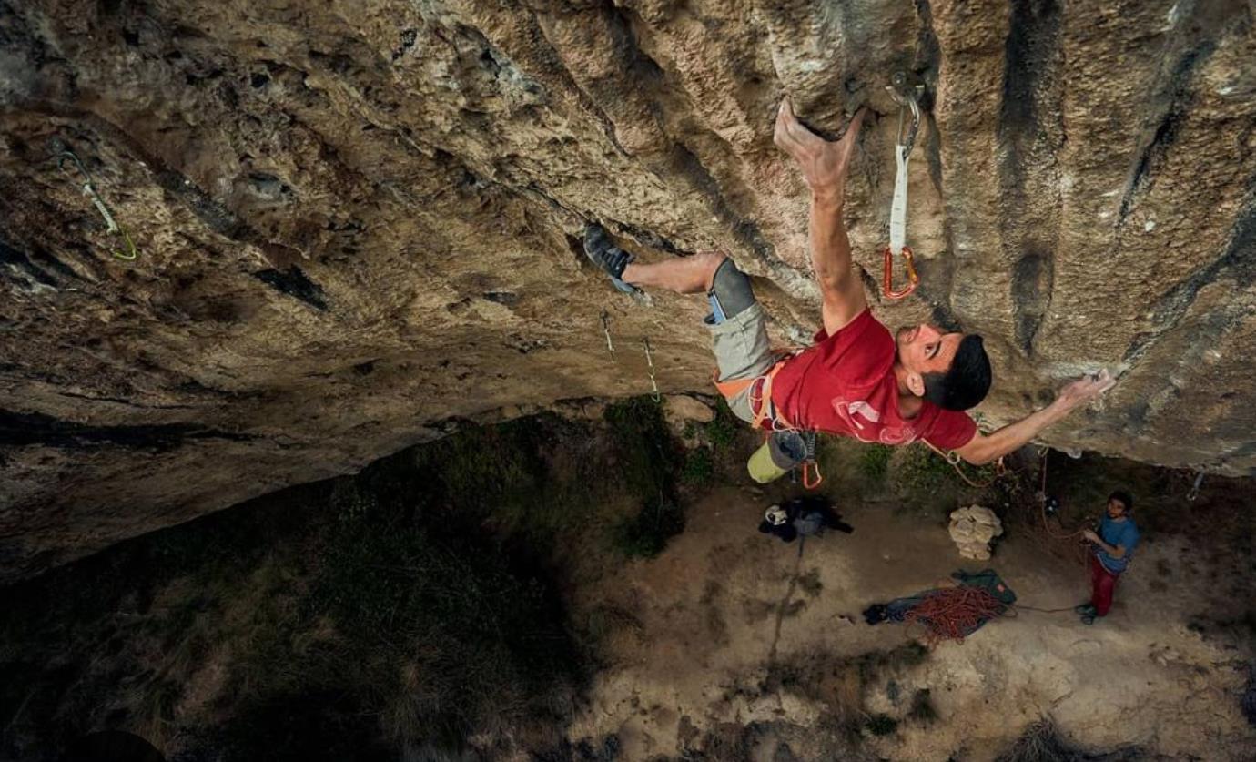 Jorge Diazrullo on First Round, First Minute (F9b). Photo: @mtnz.adri/@liqen.studio